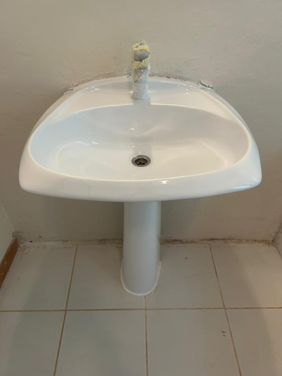After bathroom resurfacing transformation 02