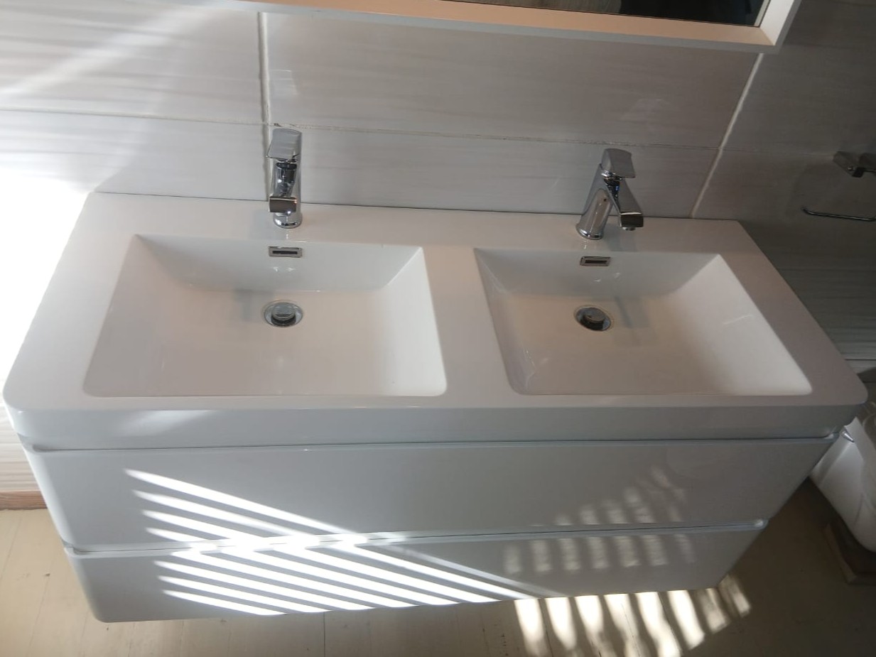 Before bathroom resurfacing transformation 10